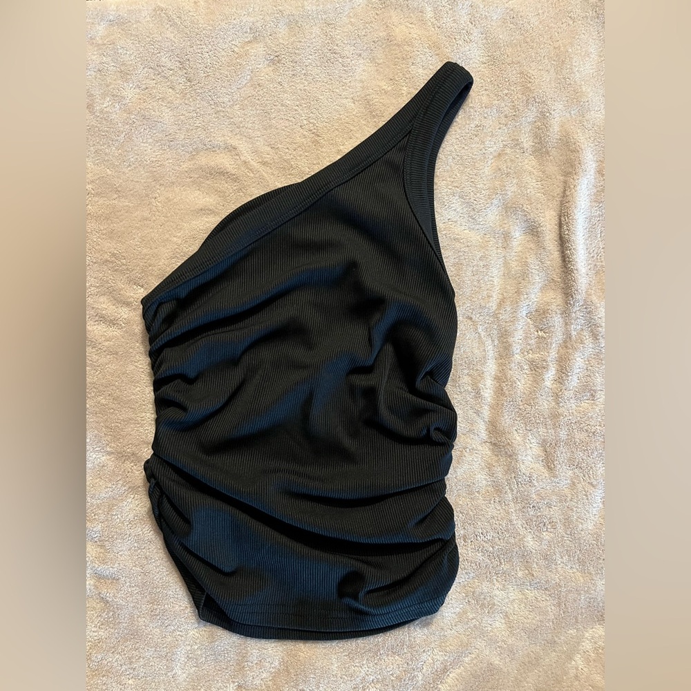 ☀️Black One-Shoulder Ruched Top☀️ - Picture 2 of 6